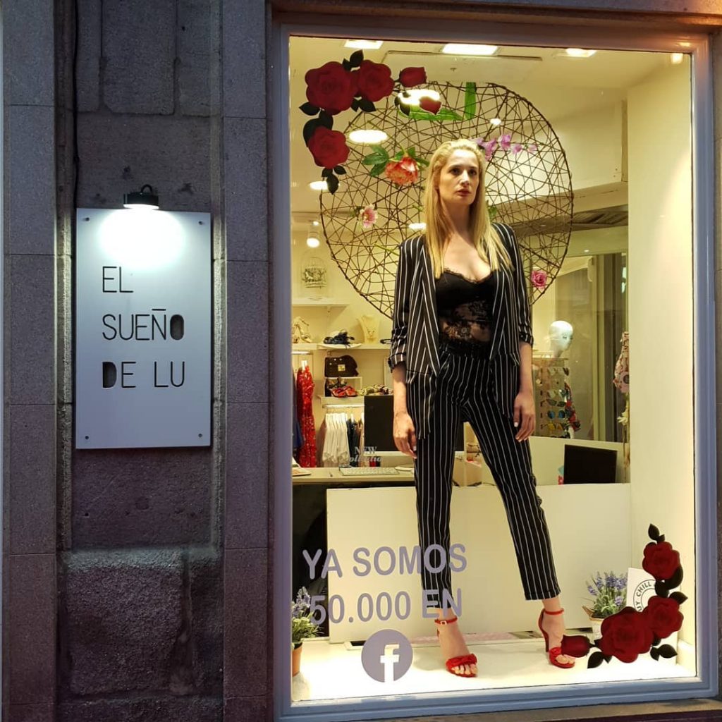 Escaparate sueño de lu tienda de moda en Ourense