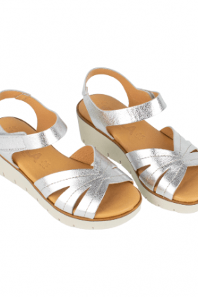 Sandalias Casuales Piel Blanco Negro Plata Cuña Corte Mariposa Velcro Kaola 2449